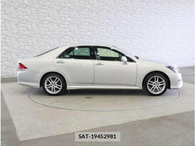 Toyota CROWN SEDAN 2012-06 8335345-12