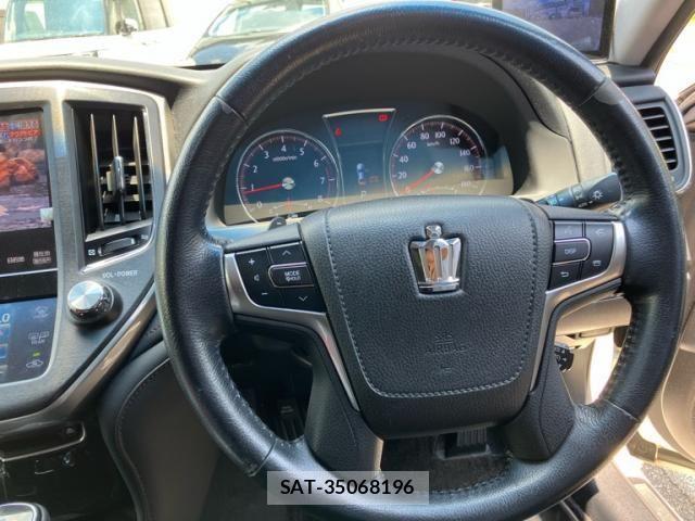 Toyota CROWN SEDAN 2013-06 8354213-19