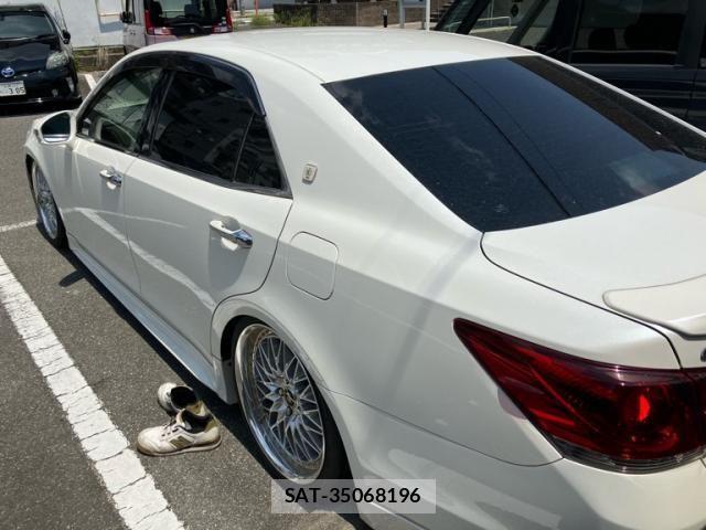 Toyota CROWN SEDAN 2013-06 8354213-4