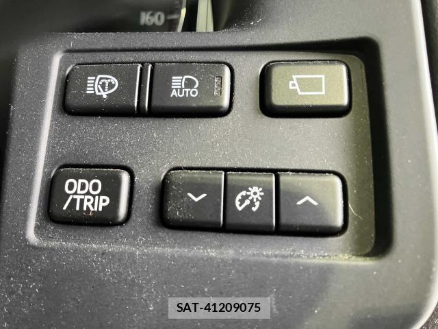 Toyota CROWN SEDAN 2017-02 8354211-11