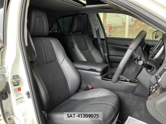 Toyota CROWN SEDAN 2017-02 8354211-18