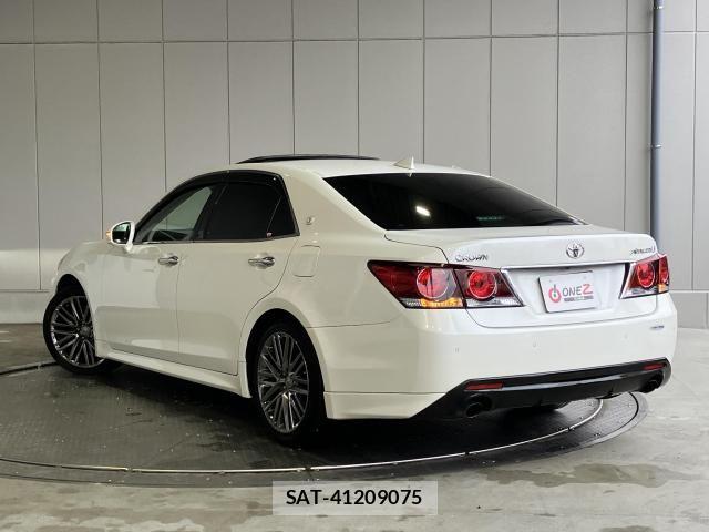 Toyota CROWN SEDAN 2017-02 8354211-27