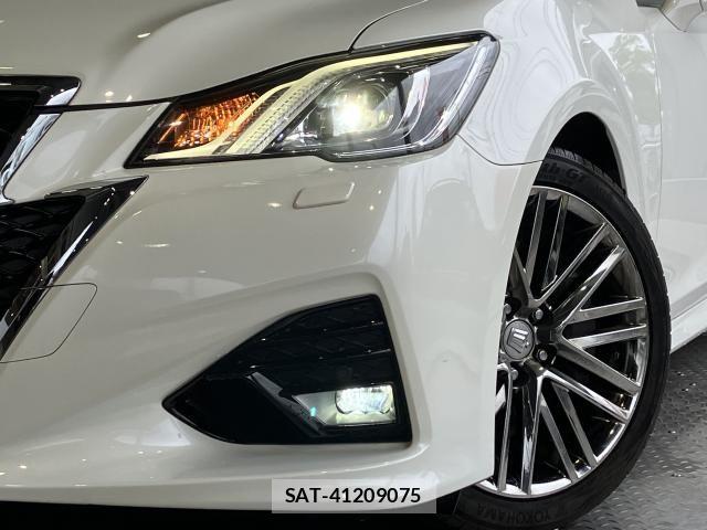 Toyota CROWN SEDAN 2017-02 8354211-3