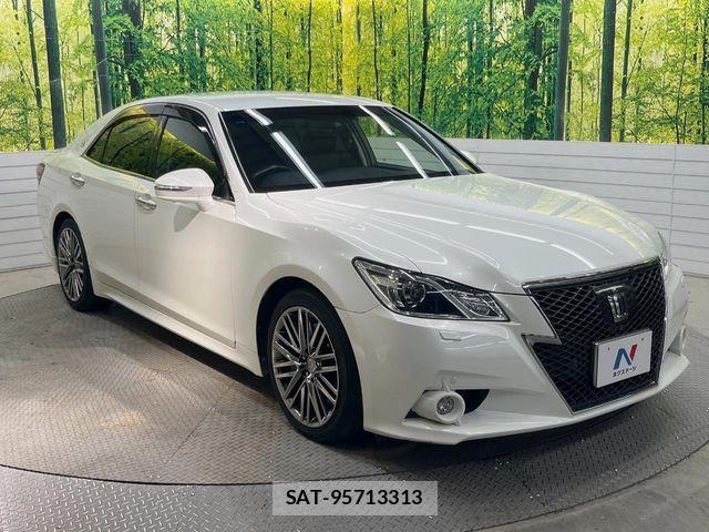 Toyota CROWN SEDAN 2015-08 8354210-18