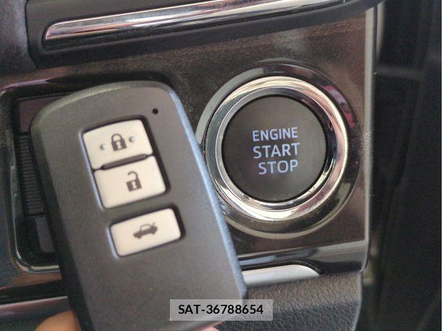 Toyota CROWN SEDAN 2013-07 8365267-13