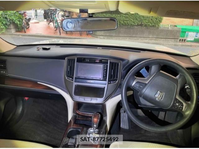 Toyota CROWN SEDAN 2014-09 8365270-2