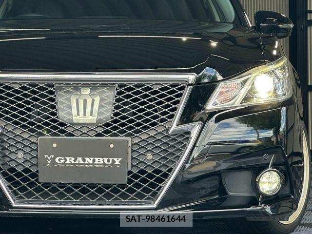Toyota CROWN SEDAN 2013-06 8365266-18