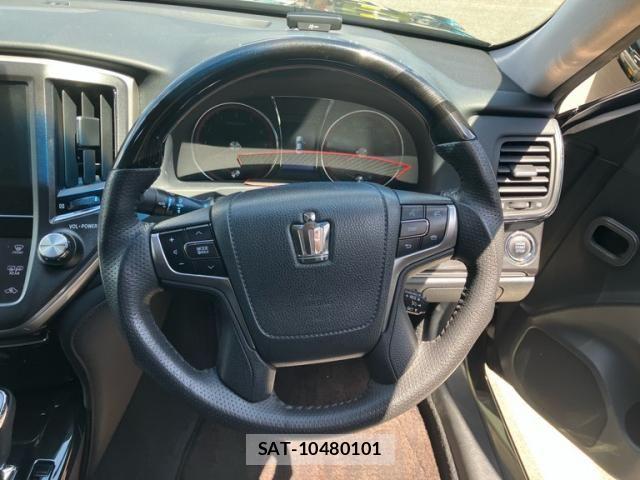 Toyota CROWN SEDAN 2013-02 8411781-11