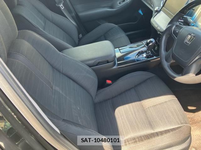 Toyota CROWN SEDAN 2013-02 8411781-13