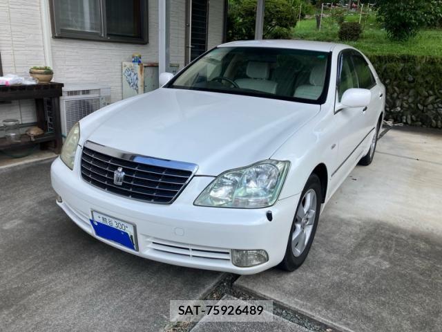 Toyota CROWN SEDAN 2005-08 8411786-0