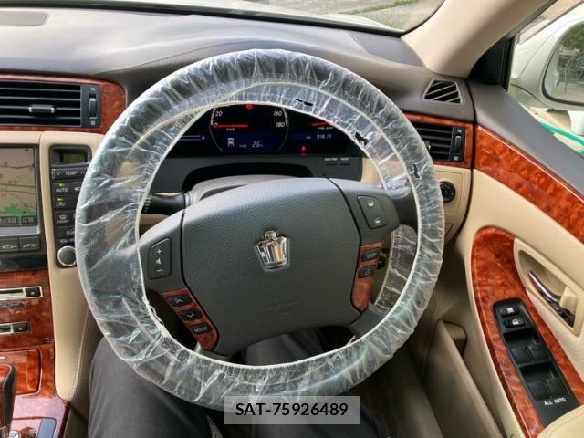 Toyota CROWN SEDAN 2005-08 8411786-18