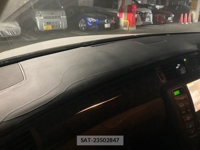 Toyota CROWN SEDAN 2007-08 8411788-18