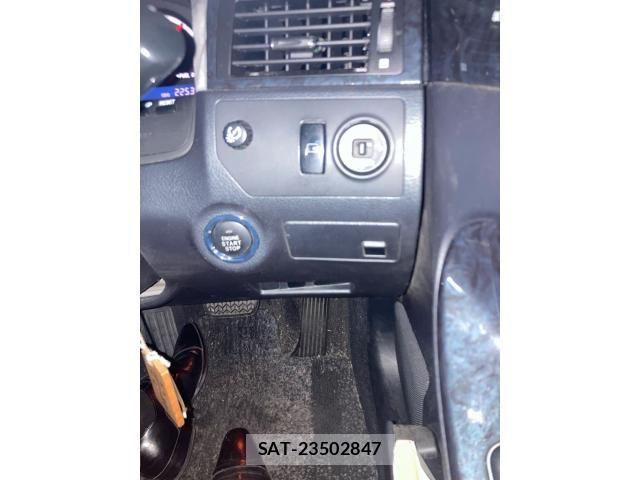 Toyota CROWN SEDAN 2007-08 8411788-21