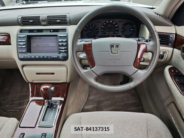 Toyota CROWN SEDAN 2003-09 8411780-4