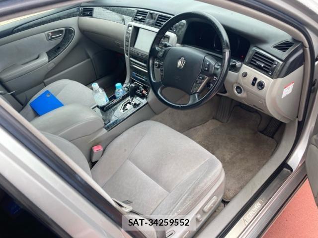 Toyota CROWN SEDAN 2006-02 8411789-14