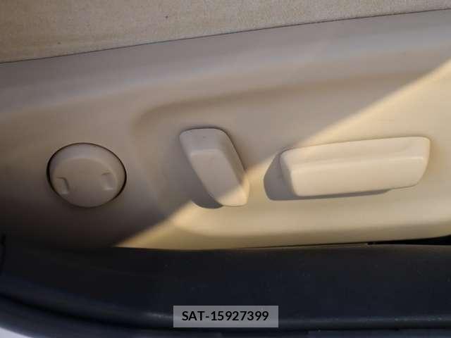 Toyota CROWN SEDAN 2015-12 8411776-21