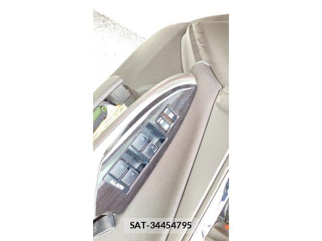 Toyota CROWN SEDAN 2012-03 8411782-14