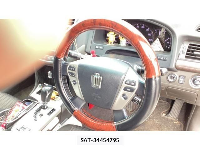 Toyota CROWN SEDAN 2012-03 8411782-16