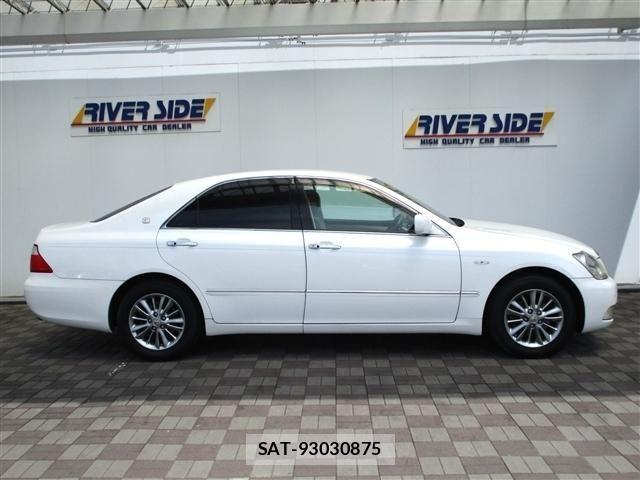 Toyota CROWN SEDAN 2007-11 8411784-3