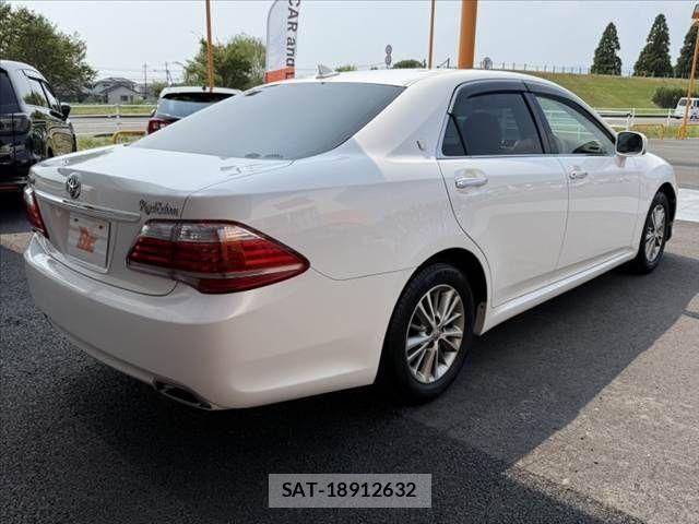 Toyota CROWN SEDAN 2010-03 8411783-12