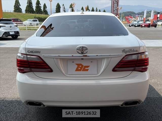 Toyota CROWN SEDAN 2010-03 8411783-13