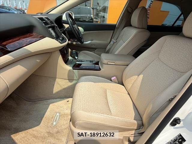 Toyota CROWN SEDAN 2010-03 8411783-16