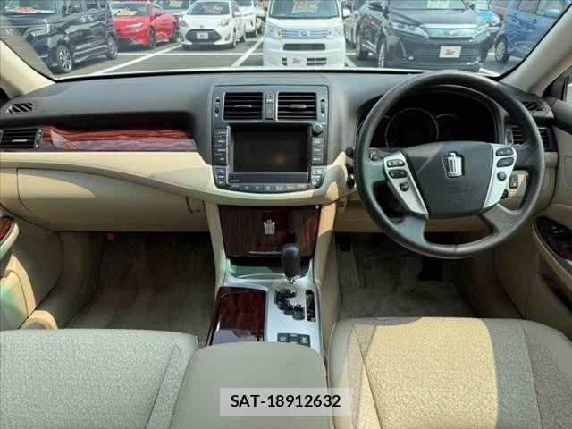 Toyota CROWN SEDAN 2010-03 8411783-1