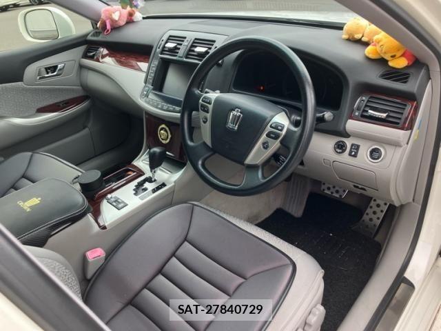Toyota CROWN SEDAN 2010-07 8411004-12