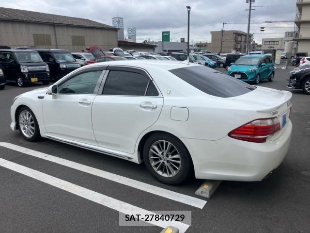 Toyota CROWN SEDAN 2010-07 8411004-3