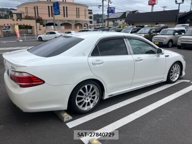 Toyota CROWN SEDAN 2010-07 8411004-4