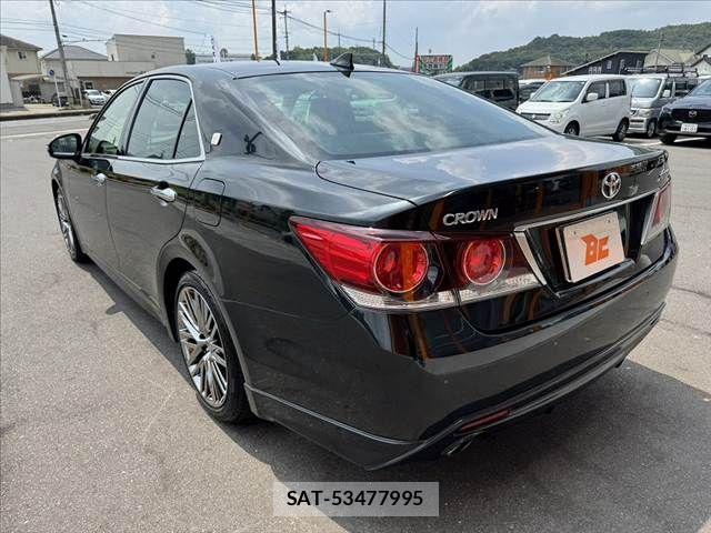 Toyota CROWN SEDAN 2016-08 8411777-12