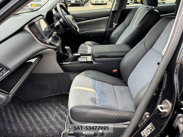 Toyota CROWN SEDAN 2016-08 8411777-17