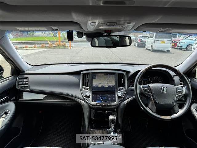 Toyota CROWN SEDAN 2016-08 8411777-1