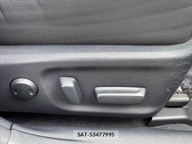 Toyota CROWN SEDAN 2016-08 8411777-28