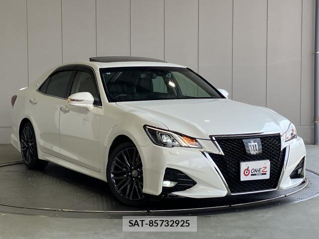 Toyota CROWN SEDAN 2018-02 8411773-0