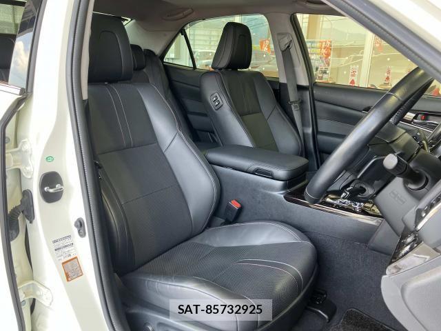 Toyota CROWN SEDAN 2018-02 8411773-19