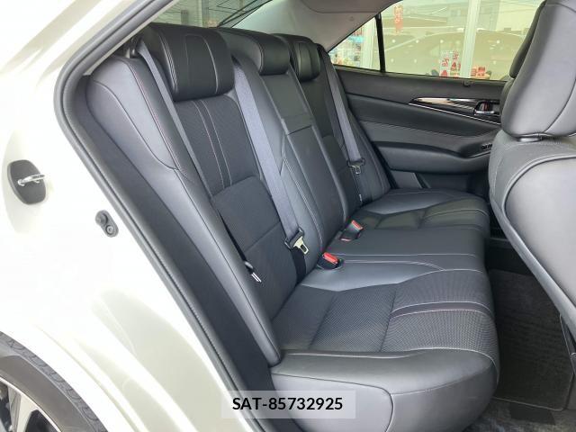 Toyota CROWN SEDAN 2018-02 8411773-20