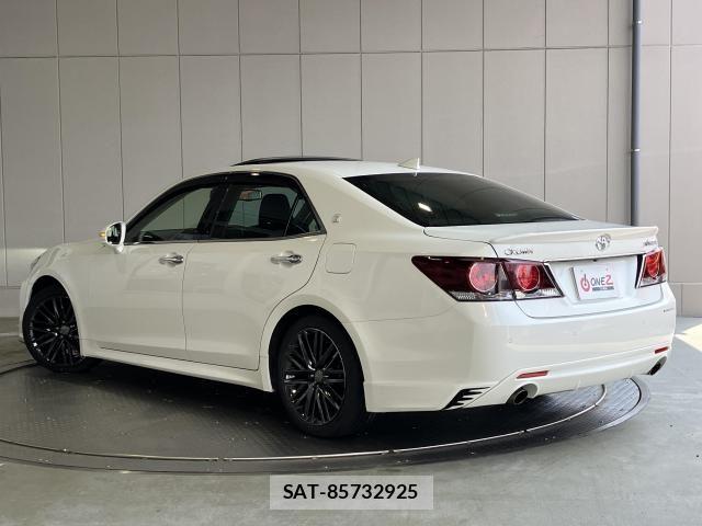 Toyota CROWN SEDAN 2018-02 8411773-2