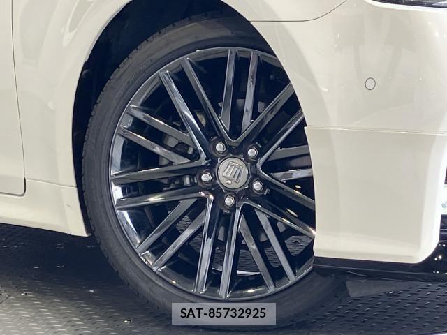Toyota CROWN SEDAN 2018-02 8411773-3