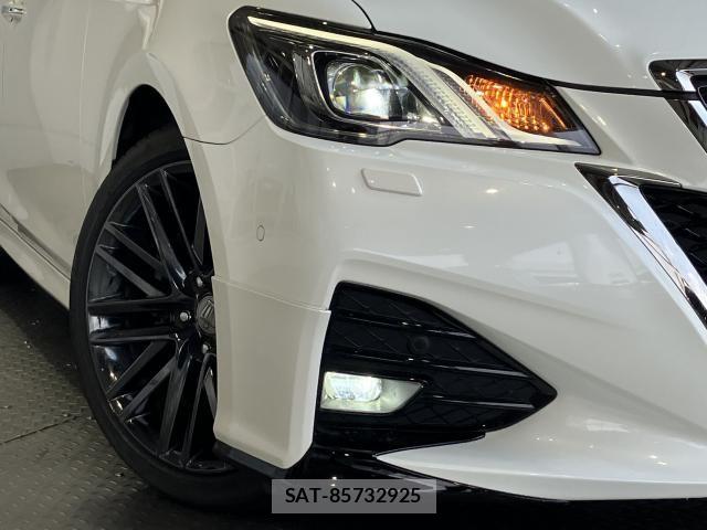 Toyota CROWN SEDAN 2018-02 8411773-4