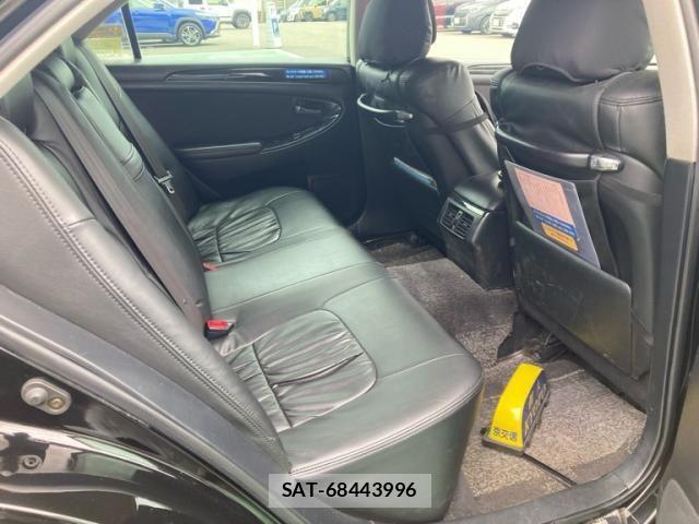 Toyota CROWN SEDAN 2005-09 8411790-12