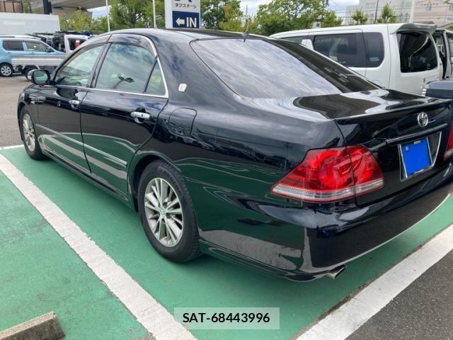 Toyota CROWN SEDAN 2005-09 8411790-7