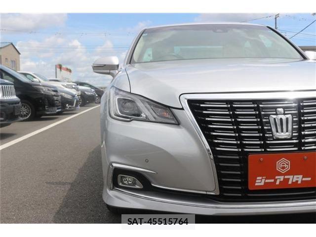 Toyota CROWN SEDAN 2017-04 8438021-10