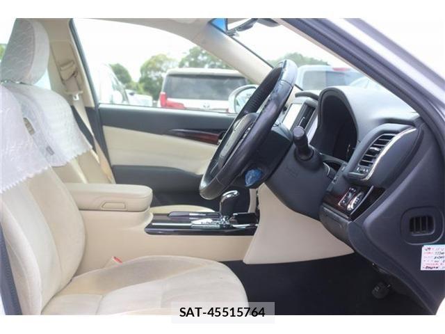 Toyota CROWN SEDAN 2017-04 8438021-26