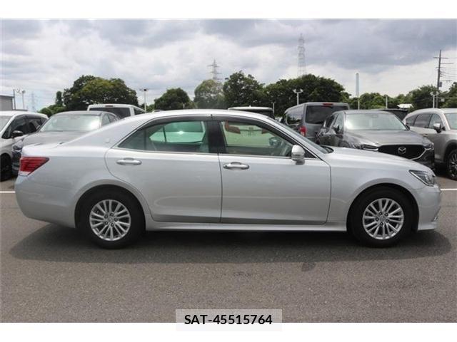 Toyota CROWN SEDAN 2017-04 8438021-3