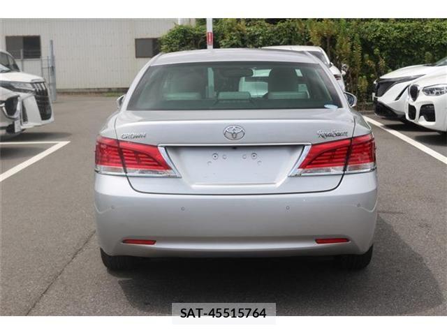 Toyota CROWN SEDAN 2017-04 8438021-5