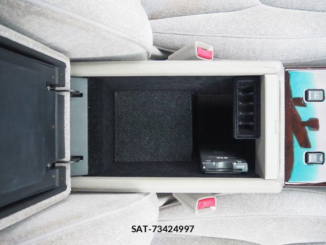 Toyota CROWN SEDAN 2003-11 8438022-16