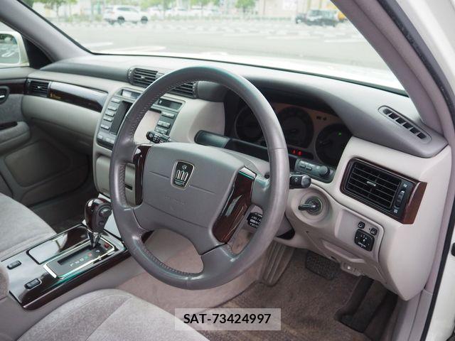 Toyota CROWN SEDAN 2003-11 8438022-1