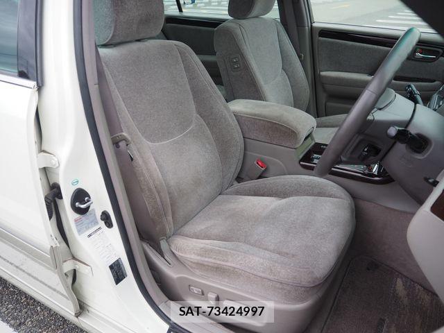 Toyota CROWN SEDAN 2003-11 8438022-19