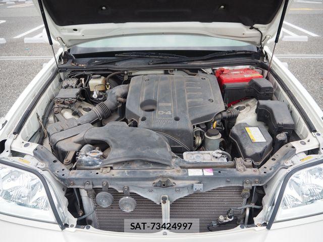 Toyota CROWN SEDAN 2003-11 8438022-26